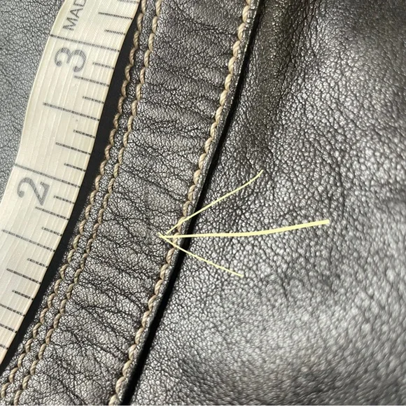 COACH Soho Hobo black leather bag chrome hardware zipper white topstitch detail - Picture 15 of 16